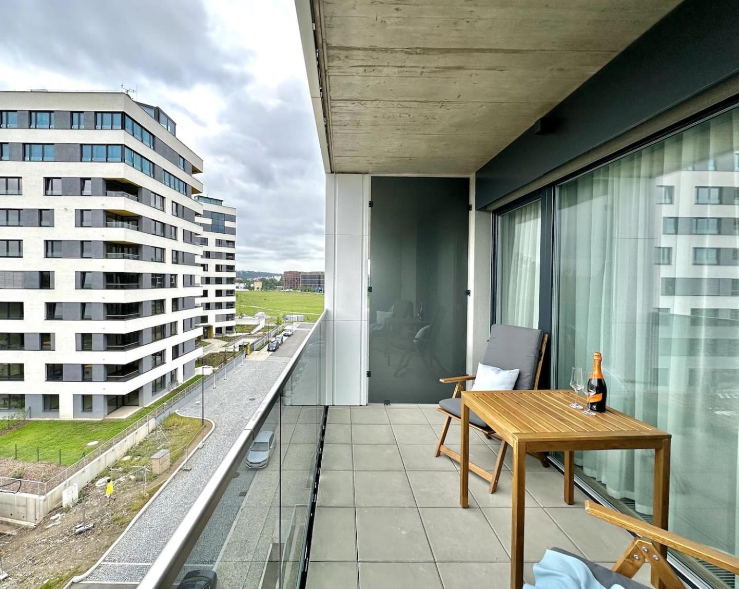 Apartment Real Living By Refa Balcony Retreat 75 Prague